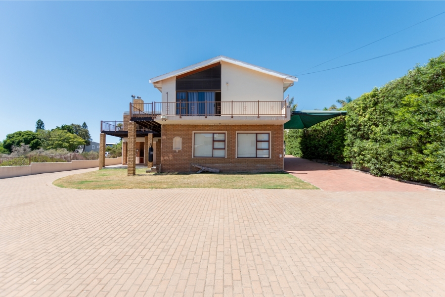 6 Bedroom Property for Sale in Middedorp Western Cape